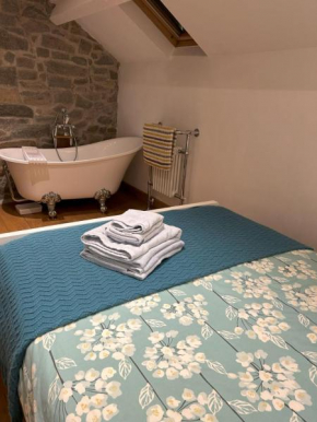 Lovely cosy North Welsh cottage near Trefor Beach